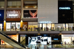 Barang Branded di Singapura, Diserbu Wisatawan Indonesia