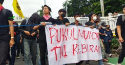 Dua Mahasiswa Minta UU TNI Hasil Revisi Dibatalkan MK