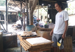 Harga Kedelai Impor Naik, Perajin Tahu di Jombang Pilih Pangkas Produksi