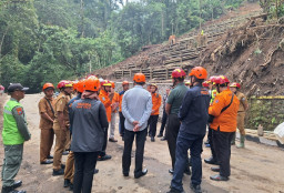 Baca juga : Jalur Pacet-Cangar Dibuka Terbatas Usai Sempat Ditutup Akibat Longsor