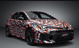 Versi Terbaru Toyota GR Corolla Facelift Lebih Bertenaga dan Ekstrem