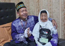Impian Suci Mbah Supinah: Tukang Pijat 91 Tahun yang Akhirnya Berangkat Haji