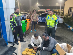 Aparat Gabungan Gagalkan Penyelundupan 7 Kilogram Sabu di Exit Tol Warugunung