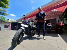 Perkuat Jaringan di Jatim, QJMOTOR Indonesia Buka Dealer di Surabaya