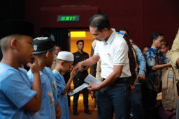 Ajak Anak Yatim Nonton Bareng Film, PLN dan YBM Peringati Hari Pendidikan Nasional