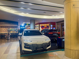 Hadirkan Desain Futuristik dan Keunggulan Berkendara, Jetour Tawarkan Dua SUV Andalan di Surabaya