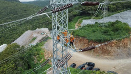 Dukung Proyek Tol Probolinggo-Banyuwangi, PLN Pastikan Pemindahan Konduktor Tak Ganggu Pasokan Listr