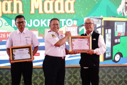 Dukung Layanan Non Tunai di Trans Jatim, Bank Jatim Raih Apresiasi Dari Pemprov