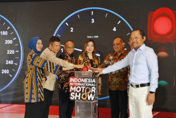 PLN Dorong Transisi Energi dan Pertumbuhan Ekosistem EV Lewat IIMS