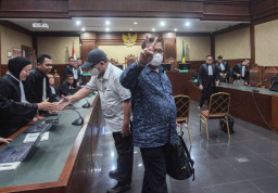 Hakim Erintuah dan Mangapul, Tinggal Tunggu Pemecatan