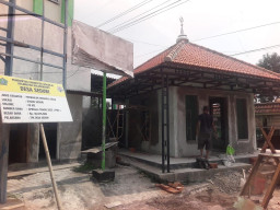 Gunakan Dana PBK, Pemdes Seduri Perbaiki Mushola Kantor Desa