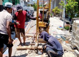 Tanggulangi Banjir, Pemdes Bunderan Sidayu Perbanyak Bangun Sumur Resapan