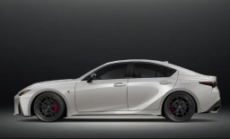 Edisi Terakhir Sedan V8, Lexus IS 500 Ultimate Edition Tersedia Terbatas di Amerika Utara