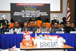 Baca juga : Kesigapan TNI AL Hadapi Non-militer, Tangkap Kapal Thailand Bawa Sekitar 2 Ton Sabu dan Kokain