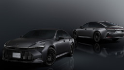 Toyota Luncurkan 2 Varian Crown Z Edisi Spesial ‘The 70th’ di Jepang