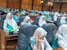 Belajar Demokrasi, Siswa-siswi MTs Darul Ulum Kureksari Kunjungi DPRD Sidoarjo