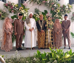 Menjaga Warisan Leluhur, KH Anas Fauzie Gelar Pernikahan Putrinya Bernuansa Adat