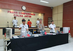 Ditreskrimsiber Polda Jatim Bekuk Warga Nganjuk Pembuat 130 Toko Online Pakai Identitas Orang Lain