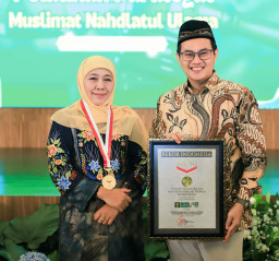 Khofifah Hadiri Kick Off Pelatihan Paralegal Muslimat NU, Pecahkan Rekor MURI untuk Peserta Terbanyak
