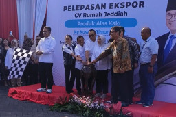 Nasabah Binaan Bank Jatim, CV Rumah Jeddiah, Sukses Ekspor 8 Ribu Pasang Alas Kaki