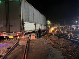 KAI Daop 7 Madiun Terus Lakukan Perbaikan Geometri Perlintasan Sebidang