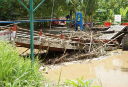 Banjir dan Longsor di Trenggalek, Picu Jalan Putus hingga Rumah Roboh