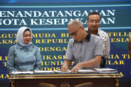 Kejagung Bisa Sadap Tekomsel hingga XL