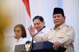 Baca juga : Prabowo Minta Anggota Kabinet tak Cepat, Ditinggalkan di Pinggir Jalan