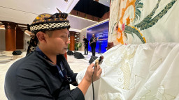 Sulur Naga Puspa, Motif Batik Berkarakter Wali Kota Ning Ita Mejeng di ICI 2025 Jakarta