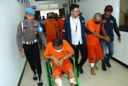 Beraksi di 48 TKP, Lima Pelaku Pencurian Modus Ganjal Kartu ATM Ditangkap dan Dihadiahi Timah Panas