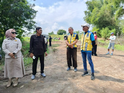 Komisi III DPRD Kota Madiun Sidak Lokasi Pengerukan Tanpa Izin di Sungai Bengawan Madiun