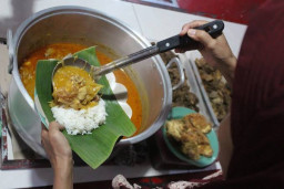 Pemilik Warung Makan Meringis di Jombang, Harga Beras Naik Drastis