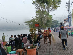 Momen Libur Sekolah, Telaga Sarangan Magetan Jadi Wisata Favorit