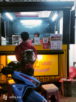 Usaha Kebab Semakin Lancar Berkat Konsumen Alfamart