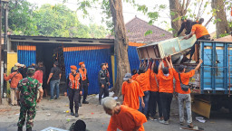 KAI Daop 8 Surabaya Tertibkan Rumah Dinas yang Dikuasai Ilegal di Pacarkeling