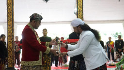 Bupati Sumenep : Penjamasan dan Kirap Pusaka Keraton Kekayaan Tradisi Leluhur