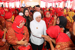 Baca juga : Gubernur Jatim Khofifah Salurkan BLT DBHCHT untuk Ribuan Buruh Pabrik Rokok di Surabaya