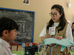 Demi Pendidikan Anak Indonesia, EIGER Junior Distribusikan 2.000 Tas Dari Bandung ke Seram