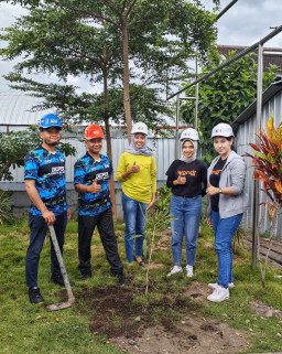 Aksi Penanaman Pohon Depo Kereta Blitar sebagai Simbol Turut Jaga Kelestarian Lingkungan