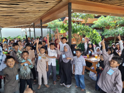 Hadir untuk Rakyat, PLN Berbagi Kebahagiaan bersama Yatim dan Dhuafa