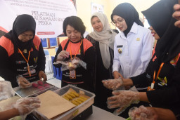 Tinjau Pelatihan Kewirausahaan, Mbak Wali: Ini Upaya Pemerintah Lakukan Pemberdayaan Ekonomi Bagi PEKKA