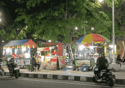 APKLI Protes, Agustus Pedagang Tak Boleh Jualan di Alun-alun Trenggalek