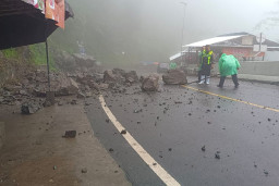 Longsor di Jalur Perbukitan Piket Nol, Akses Lumajang-Malang Terganggu