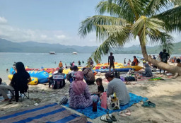 Meski Ramai Pengunjung, Akses Jalan Pantai Mutiara Banyak Dikeluhkan