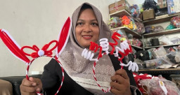 Jelang HUT RI, Perajin Bando Merah Putih di Mojokerto Panen Cuan