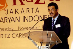 Saudagar Minyak Riza Chalid, Buron Kejagung