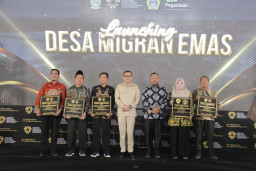 Menteri PPMI Luncurkan Lima Desa Migran Emas Percontohan di Gresik