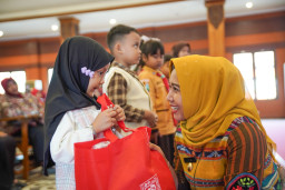 Perlengkapan Sekolah Gratis Dibagikan ke Ribuan Siswa Baru Kota Mojokerto
