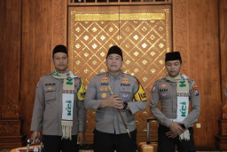 Baca juga : 2 Anggota Polres Blitar Diberangkatkan Umrah Gratis