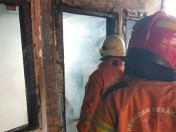 Korsleting Listrik Picu Kebakaran di Semampir, Satu Orang Terluka